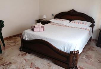 SOLO PER DUE allows 18 year olds to book a room