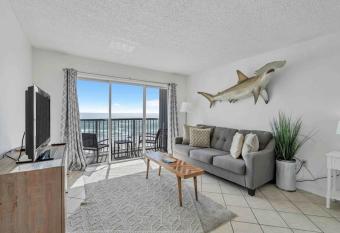 Okaloosa Island Gulf-Front Studio Beach Condo allows 18 year olds to book a room