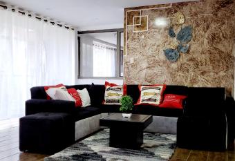 SUITE DE LUJO EN CUENCA allows 18 year olds to book a room