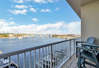 (null) has rooms with a private hot tub