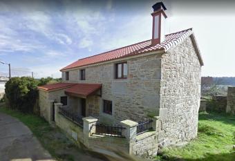 Casa rural a 10 minutos de Laxe. has Balcony rooms
