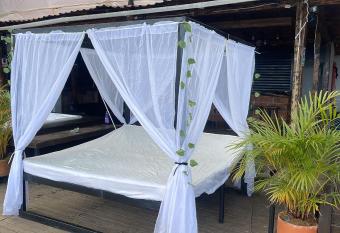 Hotel Mirador Suite has rooms with a private hot tub