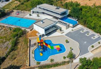 VILLA AQUALANDIA for 20 people has Balcony rooms