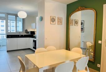 Standing 2 chambres & parking has Balcony rooms