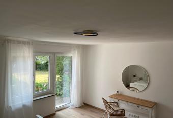 Moderne Ferienwohnung in der Festspielstadt Bayreuth - zentral und dennoch ruhig gelegen has Balcony rooms