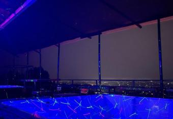 Hotel Mirador Suite has rooms with a private hot tub