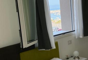 Perla sul mare apartments allows 18 year olds to book a room