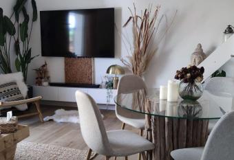 Petite maison allows 18 year olds to book a room