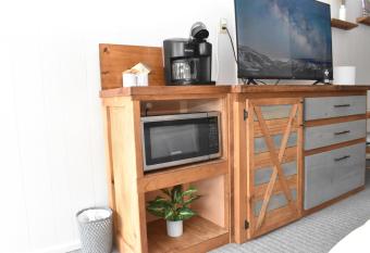 Timber Ridge 106 Q allows 18 year olds to book a room