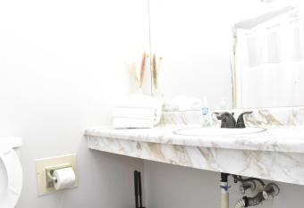 Timber Ridge 119 K allows 18 year olds to book a room