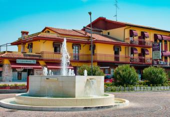 Hotel Primavera allows 18 year olds to book a room