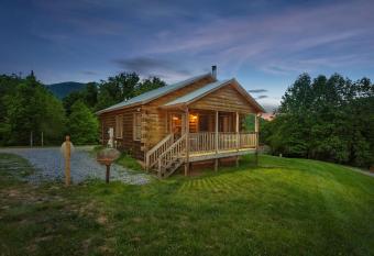 Log Cabin Stunning Mountain Views on 12 Acres has Balcony rooms