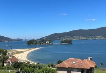 Apartamentos A Illa has Balcony rooms