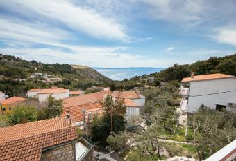 Apartment Pine has Balcony rooms