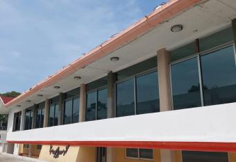 Eva s paradise allows 18 year olds to book a room