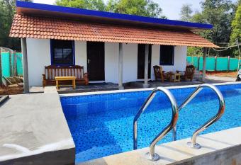 Jungle stays! has Smoking/Balcony rooms