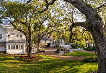 Victoria 1883 has Balcony rooms