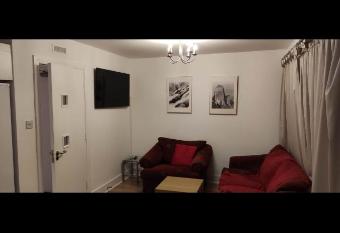 2 double bedrooms apartment near airport & town has Balcony rooms