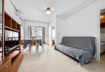 Apartamento Torredulce sol y mar allows 18 year olds to book a room