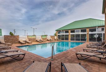 Shutters on The Banks has Balcony rooms