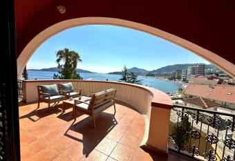 PalmOliva has Balcony rooms