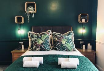 Cloves Boutique Bed & Breakfast allows 18 year olds to book a room