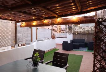 CENTER Santa Cruz Apartamento c  ntrico y con gran terraza privada allows 18 year olds to book a room