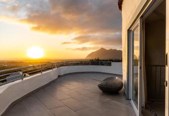 Capri Sands Luxury Guest House allows 18 year olds to book a room