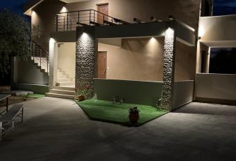 Olea Luxury Villa has Balcony rooms