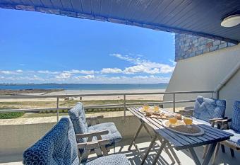 R  F 149 LARMOR-PLAGE Studio moderne vue sur mer has Balcony rooms