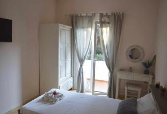 Seaside Garden House 8 has Balcony rooms