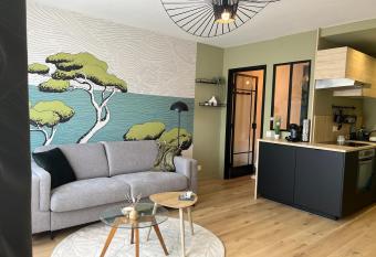 Strasbourg, Appartement cosy dans cadre de verdure has Balcony rooms