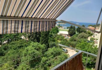 Rocco-boy Apartment Hvar allows 18 year olds to book a room