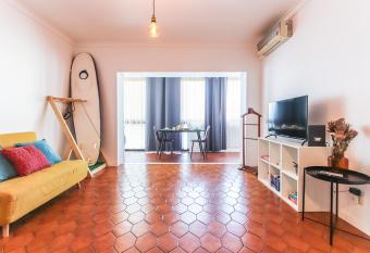 Vita Portucale ! Surf Concept Costa Caparica allows 18 year olds to book a room