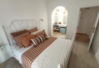 Casa Valsecca allows 18 year olds to book a room