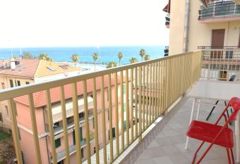CASA FRONTE MARE has Balcony rooms