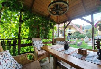 D  lia Apartmanok has Balcony rooms