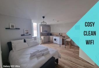 WelcomeAgen*Suite Antonin*Wifi Fibre*Calme allows 18 year olds to book a room