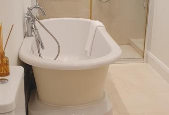 Garden flat has Balcony rooms