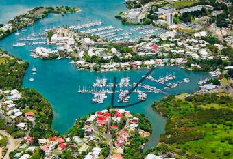 Suite Sunset Bas du Fort allows 18 year olds to book a room