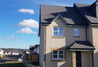 The Bridge Villa has Balcony rooms