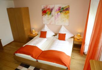 Landhotel Garni Schweizerhaus has Balcony rooms