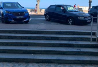 Studio au Front de la Mer allows 18 year olds to book a room