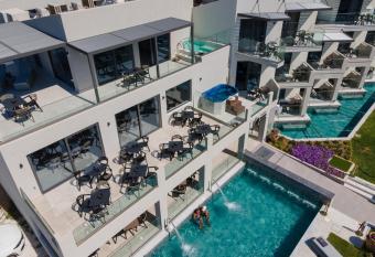 Elia Agia Marina Resort has rooms with a private hot tub