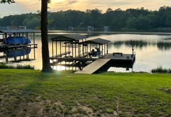 Waterfront 3 Bed, 2 Bath, Water Toys, EV Charger allows 18 year olds to book a room