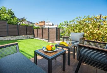 Solomon Royal Garden has Balcony rooms