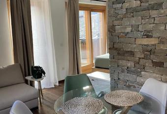 ChaletMagnan has Balcony rooms