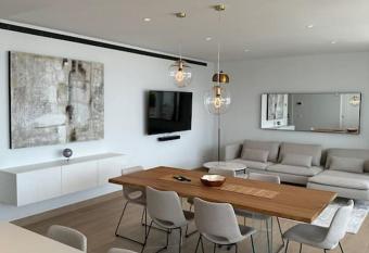 Luxurious flat with jacuzzi at Higueron West has rooms with a private hot tub