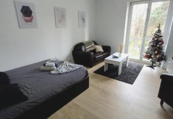 NEW appartement proche gare et centre-ville allows 18 year olds to book a room