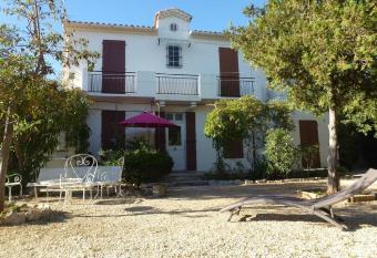 La Savinienne de Cassis- 5mn port plage face mer has Balcony rooms